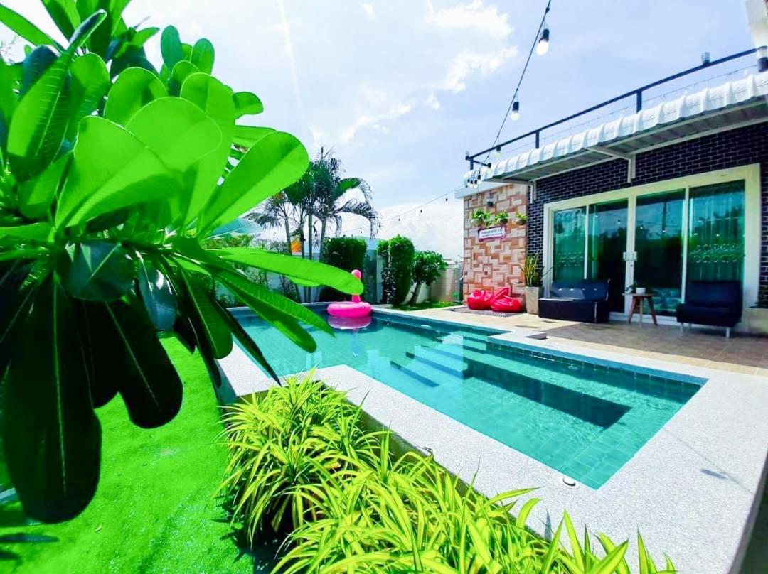 Bean Rachni Villa: Traditional Thai Retreat In Pousada Hua Hin